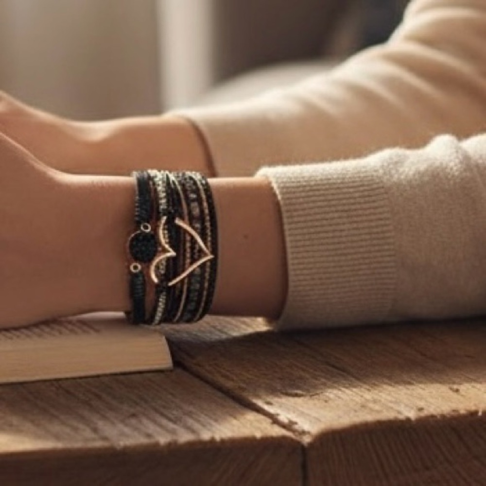 Leather Cuff Heart Bracelet Wide Strap Wrap Leather Magnetic Clasp Bangle New